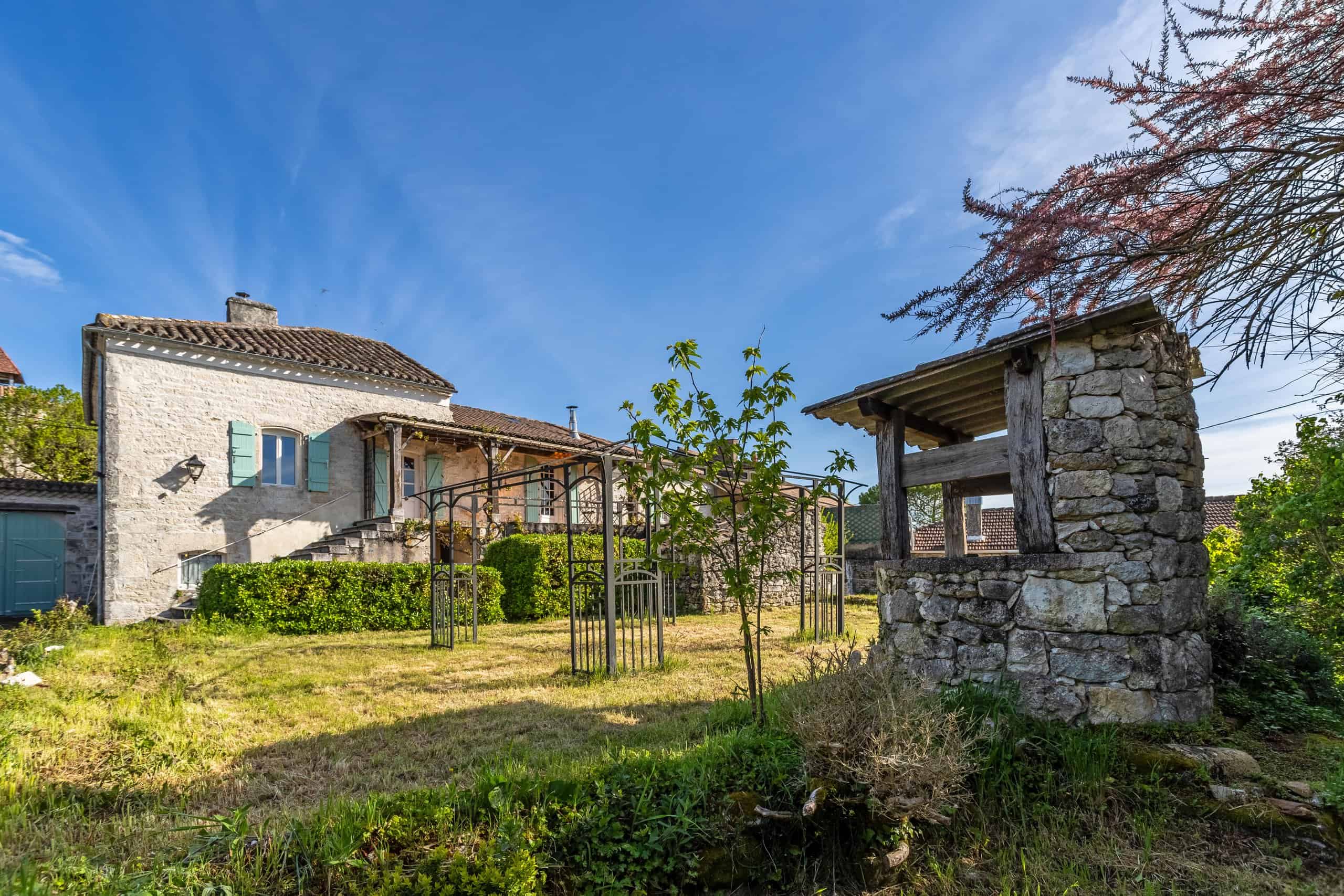 Country house with second house to renovate
