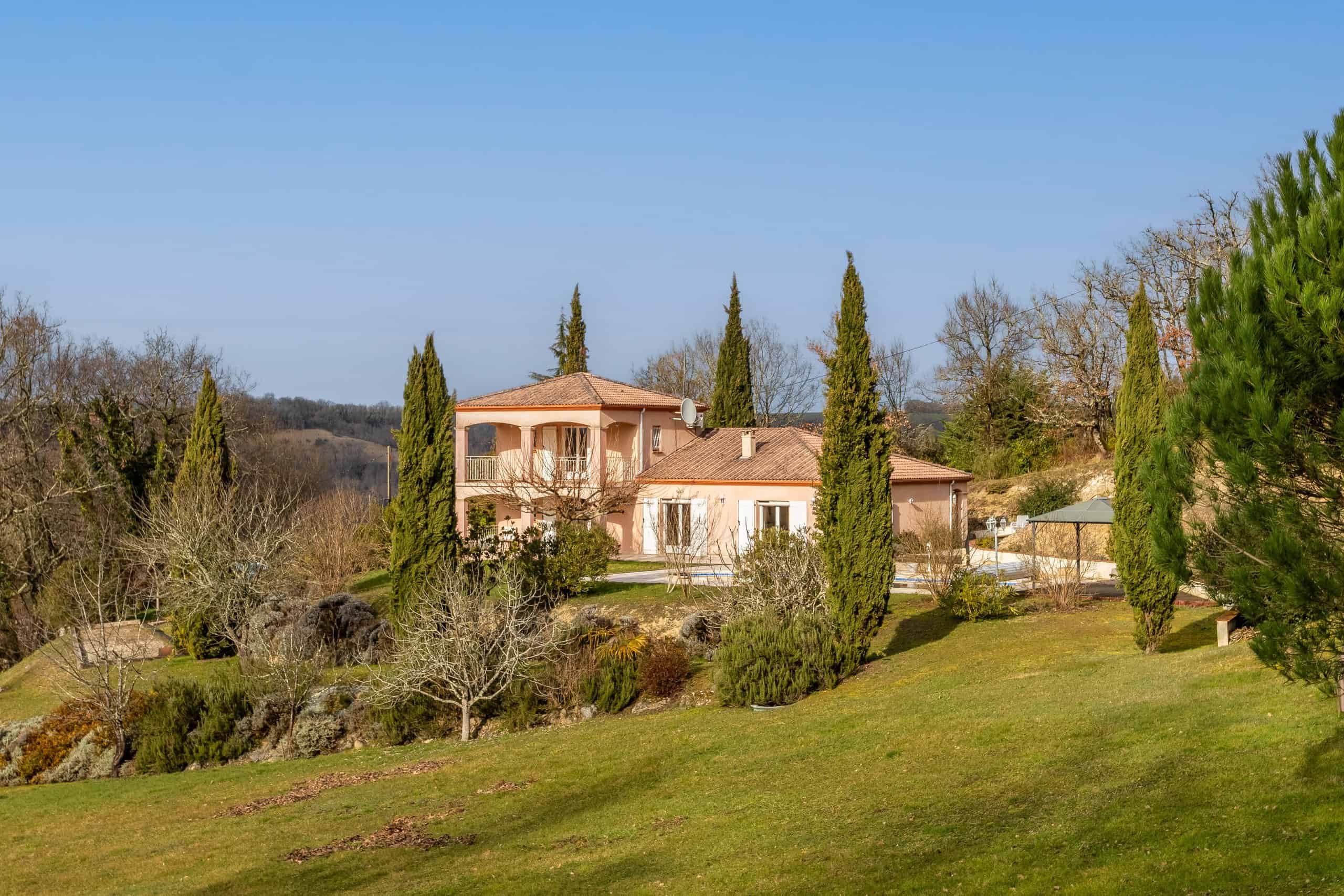 Maison de campagne contemporaine avec piscine