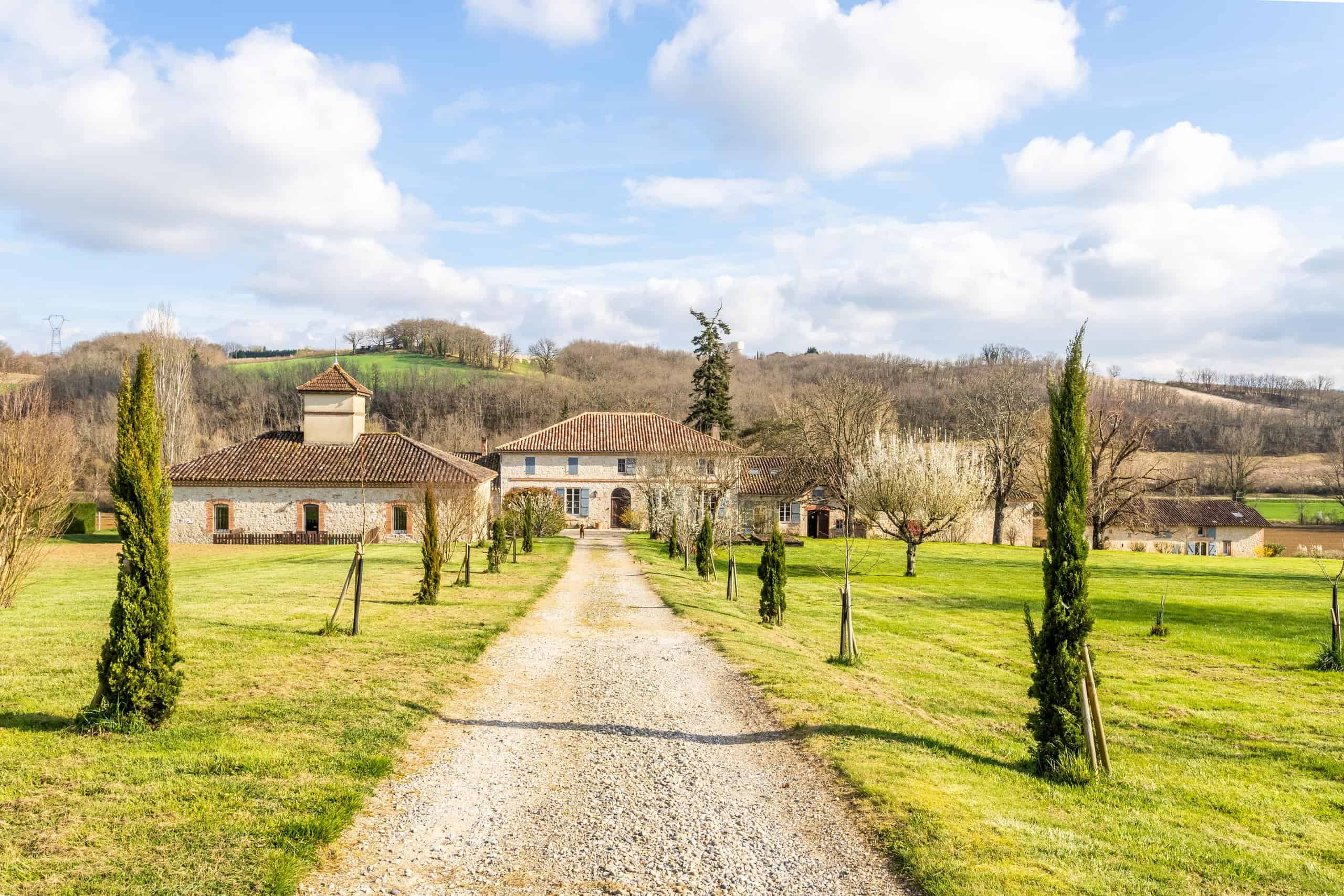Country estate with equestrian facilities and lake