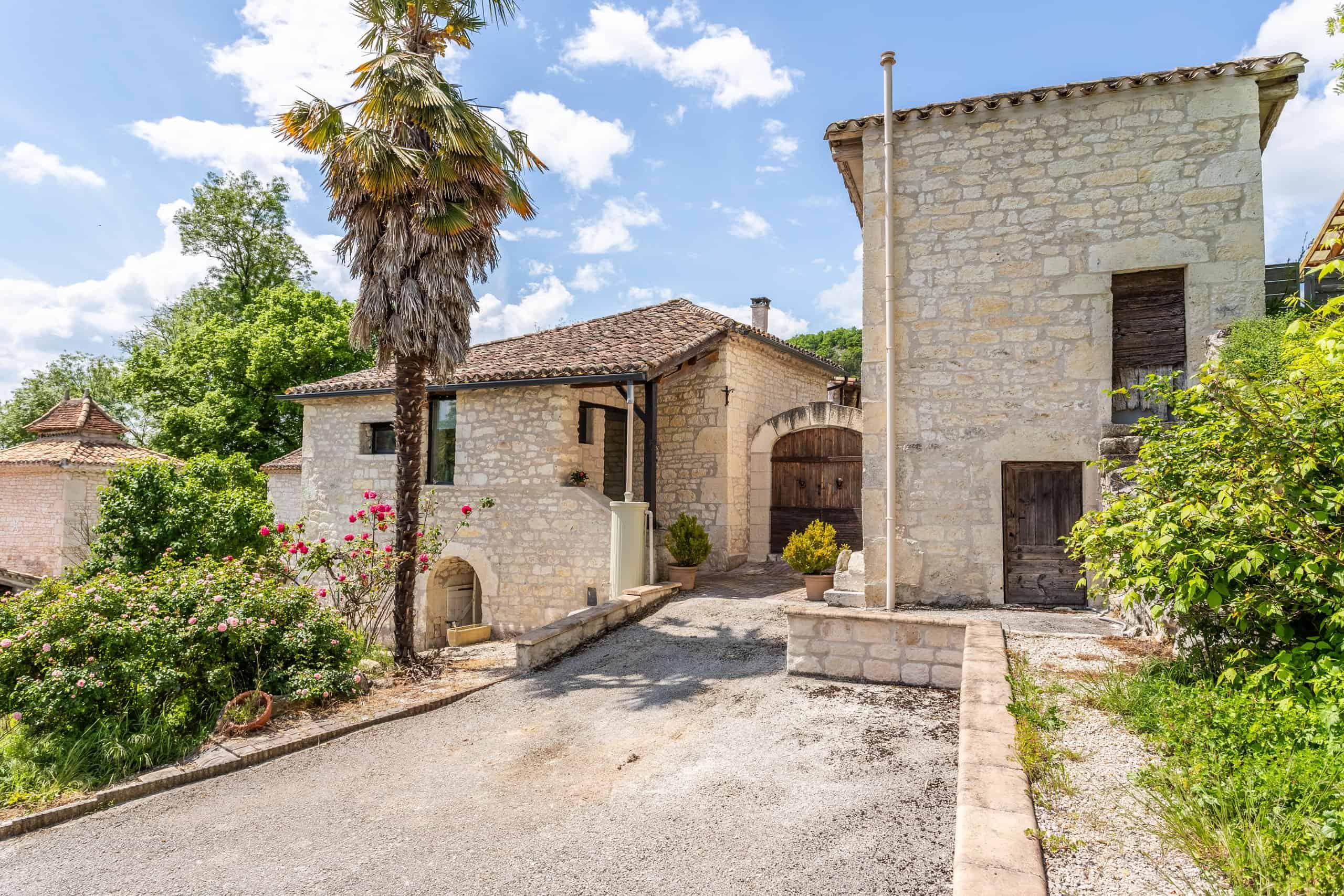 Country property with garage
