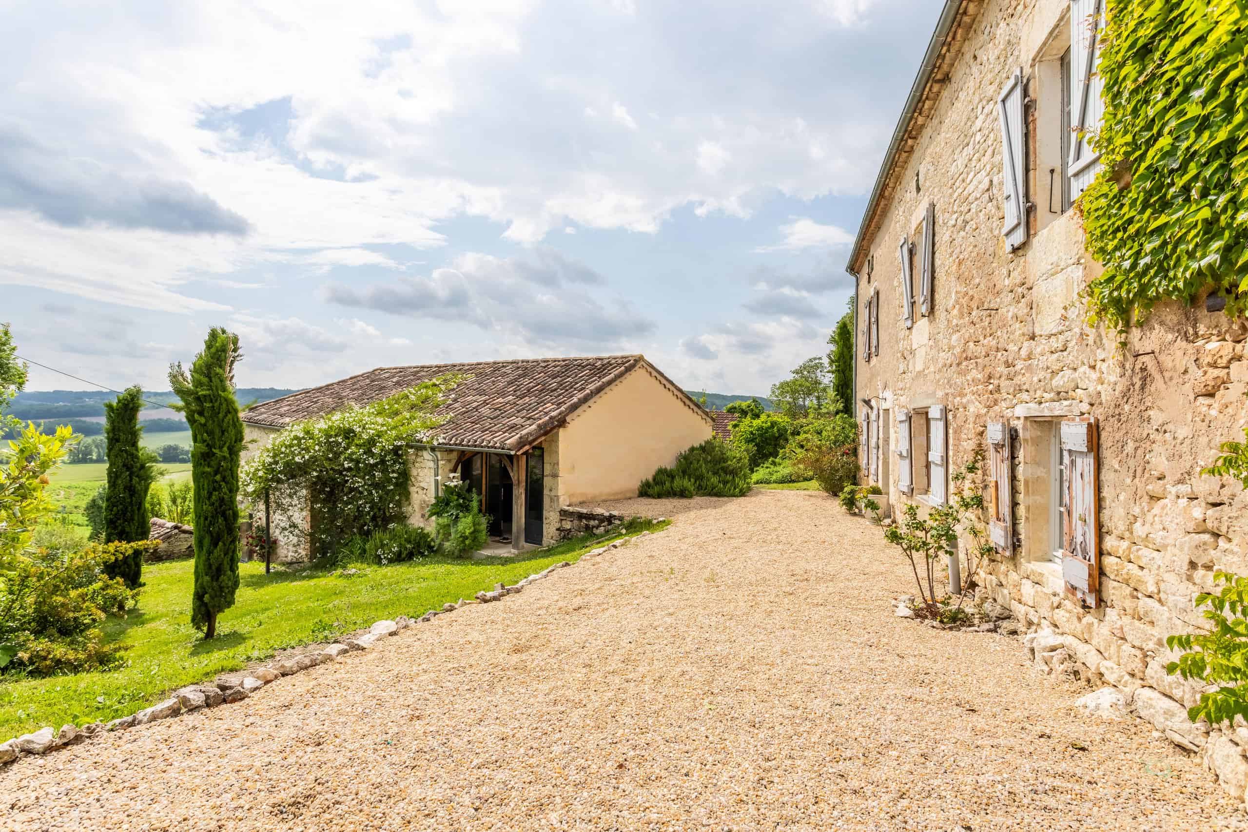 Propriété de campagne avec annexe et garage