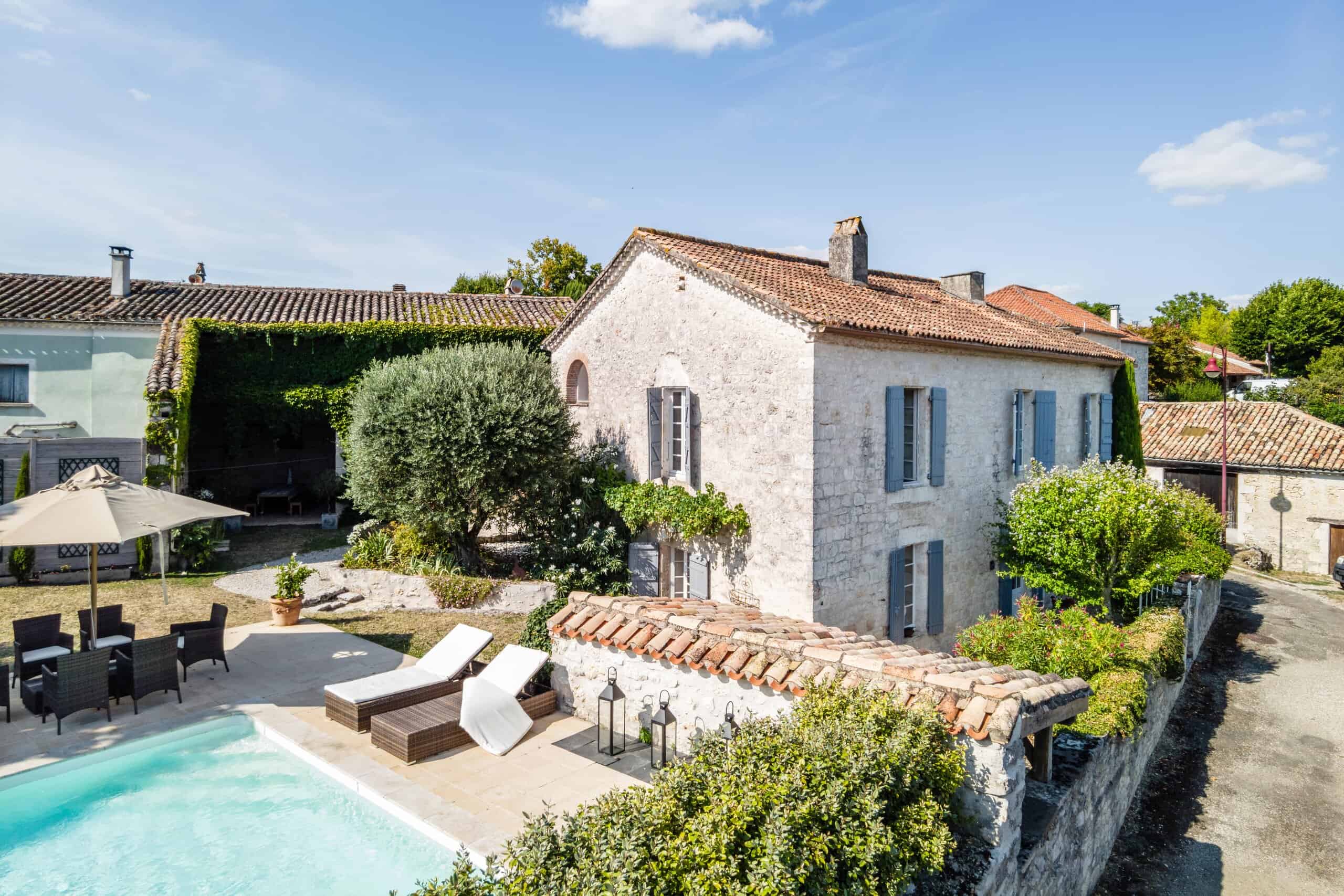 Maison de village avec piscine, atelier et studio