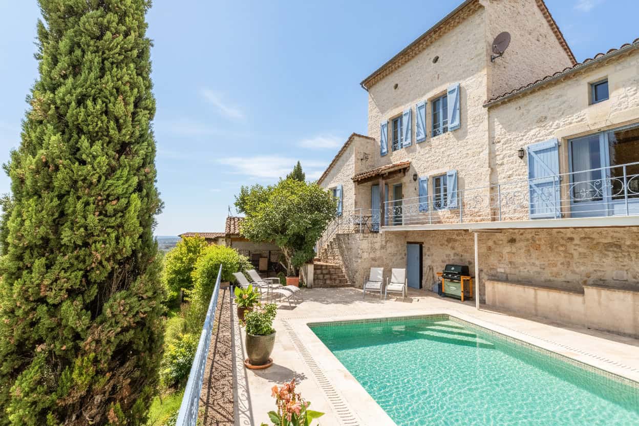 Maison de village avec piscine et jardin